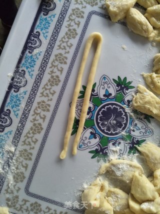 酥脆麻花的做法步骤：7