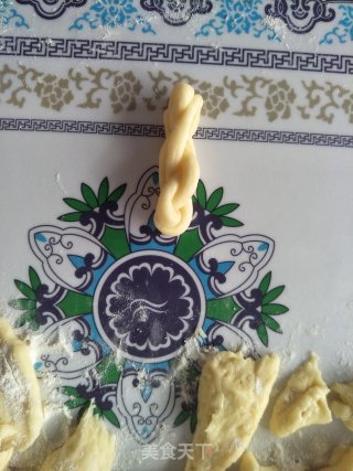酥脆麻花的做法步骤：9