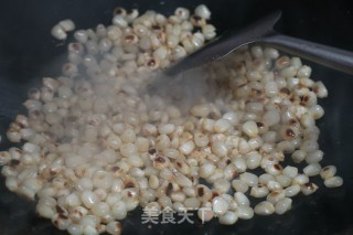 青椒炒嫩玉米粒的做法步骤：5