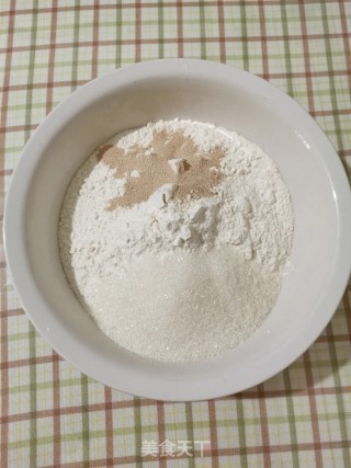 黑胡椒花卷的做法步骤：1