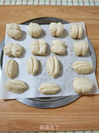 黑胡椒花卷的做法步骤：7