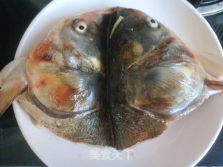 剁椒鱼头的做法步骤：5