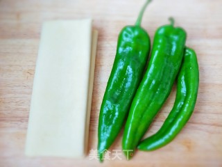 尖椒干豆腐的做法步骤：2