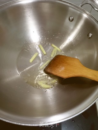 清炒手撕包菜的做法步骤：2