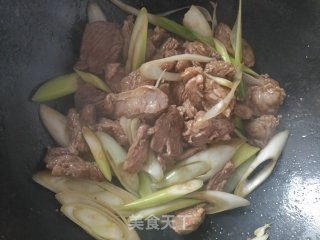 葱爆羊肉的做法步骤：5