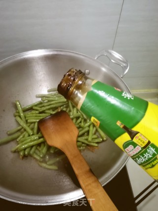 青椒炒豆角的做法步骤：6