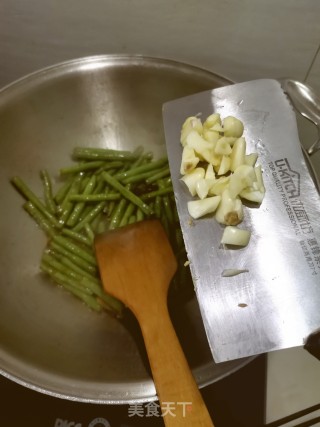 青椒炒豆角的做法步骤：7