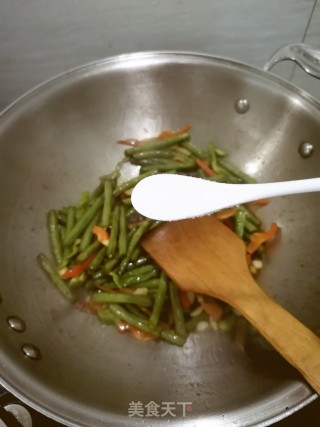 青椒炒豆角的做法步骤：9