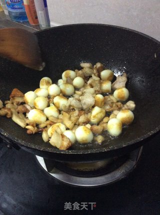 五花肉与虎皮蛋的搭配做法的做法步骤：3