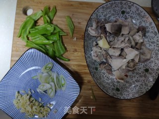 辣椒炒猪肚的做法步骤：2
