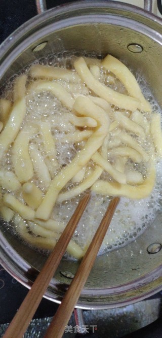 炸鸡蛋条的做法步骤：4