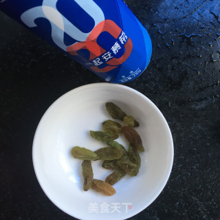 哈密瓜拌苹果的做法步骤：1
