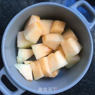 哈密瓜拌苹果的做法步骤：3