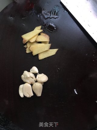 椒盐懒尿虾的做法步骤：2