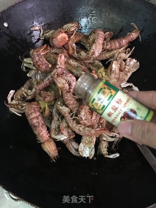 椒盐懒尿虾的做法步骤：8