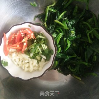 响油菠菜粉丝的做法步骤：1
