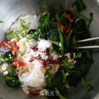 响油菠菜粉丝的做法步骤：4