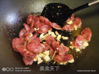 豆芽炒香肠的做法步骤：4