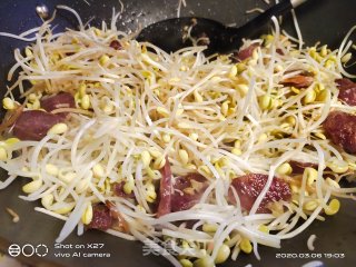 豆芽炒香肠的做法步骤：5