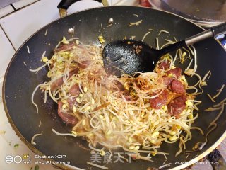 豆芽炒香肠的做法步骤：9