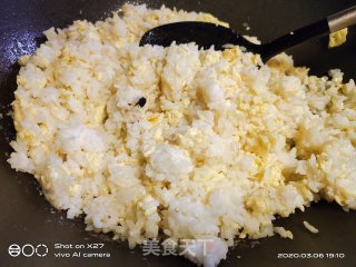 鸡蛋香肠炒饭的做法步骤：5