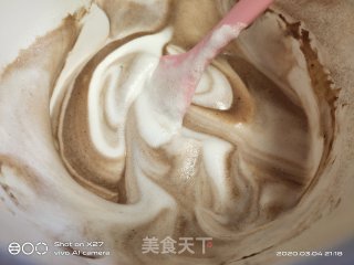 可可戚风蛋糕卷的做法步骤：4