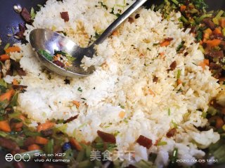 胡萝卜芹菜炒饭的做法步骤：5