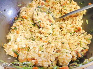 胡萝卜芹菜炒饭的做法步骤：7