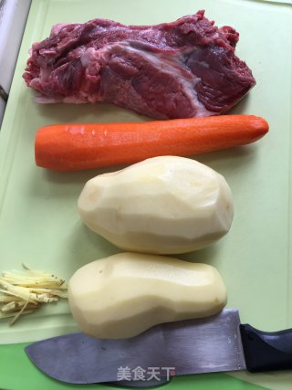 咖啡牛肉土豆盖浇饭的做法步骤：1