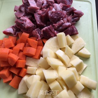 咖啡牛肉土豆盖浇饭的做法步骤：2
