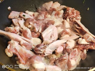 胡萝卜炖鸭肉的做法步骤：3