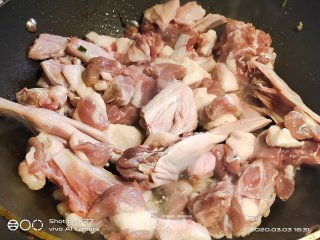 胡萝卜炖鸭肉的做法步骤：4