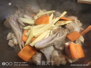 胡萝卜炖鸭肉的做法步骤：7