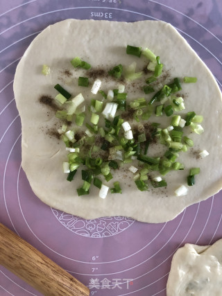 葱花饼的做法步骤：4