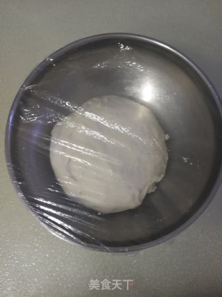 月牙肉松面包的做法步骤：1