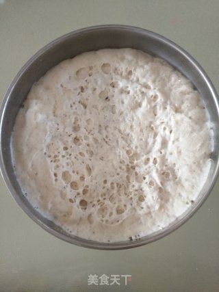 月牙肉松面包的做法步骤：2