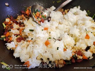 胡萝卜香肠蛋炒饭的做法步骤：5