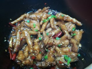 红烧鸡爪的做法步骤：1