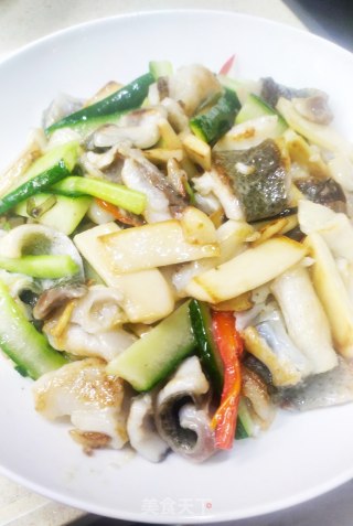杏鲍菇炒鱼皮的做法步骤：12