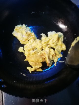简单的经典菜——西红柿炒鸡蛋的做法步骤：2