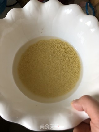 小米发糕的做法步骤：1