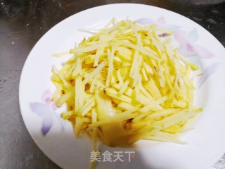 酸辣土豆丝的做法步骤：2