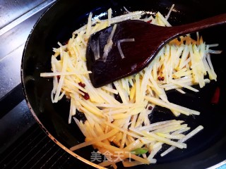 酸辣土豆丝的做法步骤：4