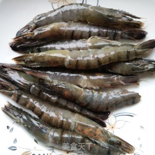 油焖黑虎虾的做法步骤：3