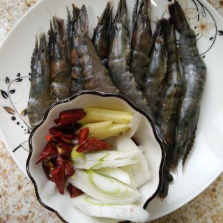 油焖黑虎虾的做法步骤：4