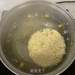 开胃爽口的酸汤泡面的做法步骤：4