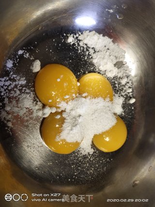 沙拉夹层豆浆蛋糕的做法步骤：1