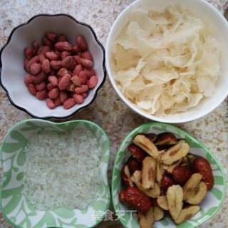 银耳花生红枣米糊的做法步骤：1