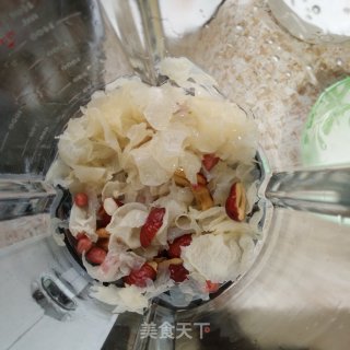 银耳花生红枣米糊的做法步骤：2