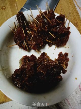 牙签羊肉的做法步骤：1